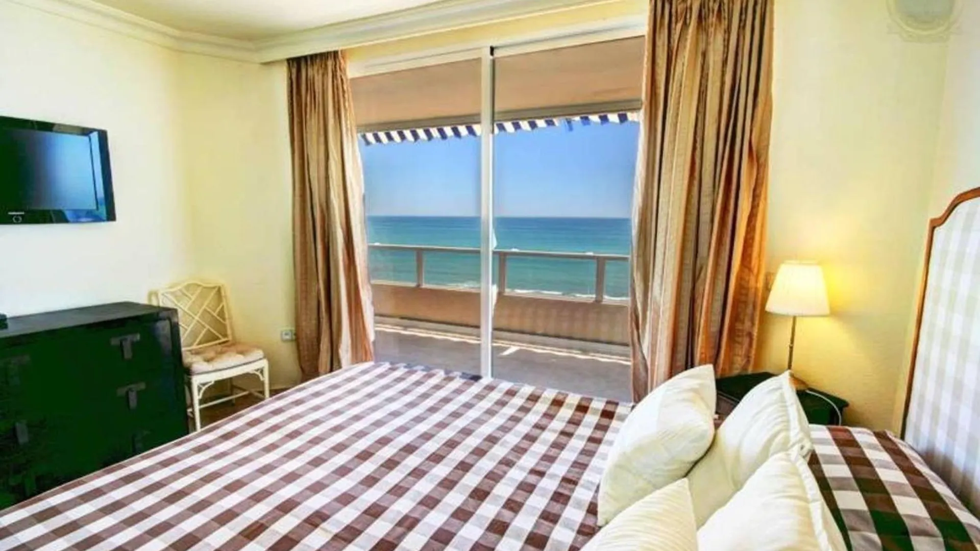Luxury Suite Penthouse 4 Bedrooms Facing The Sea Torremolinos 0*,  Spain